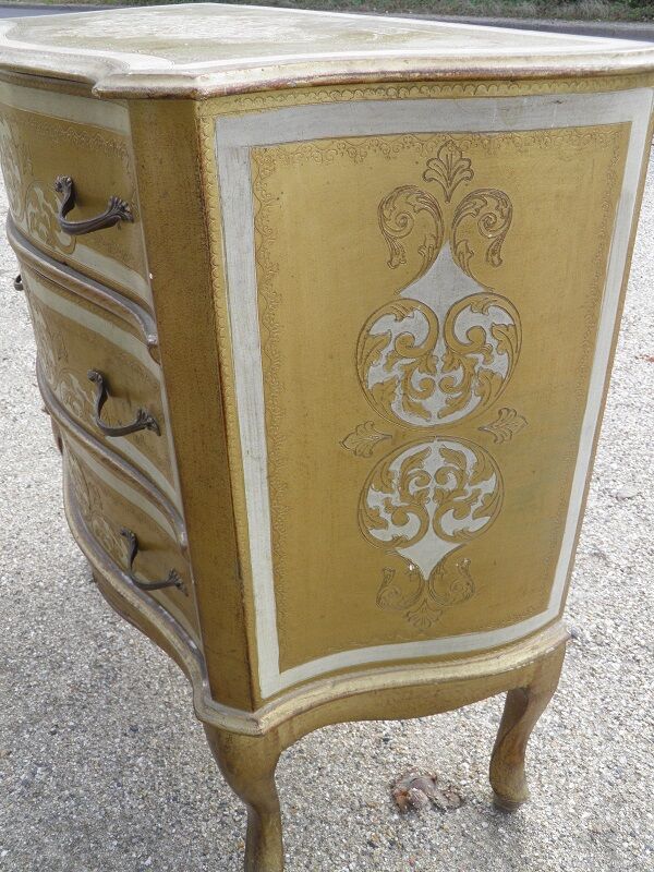 Commode en bois peint style renaissance italienne