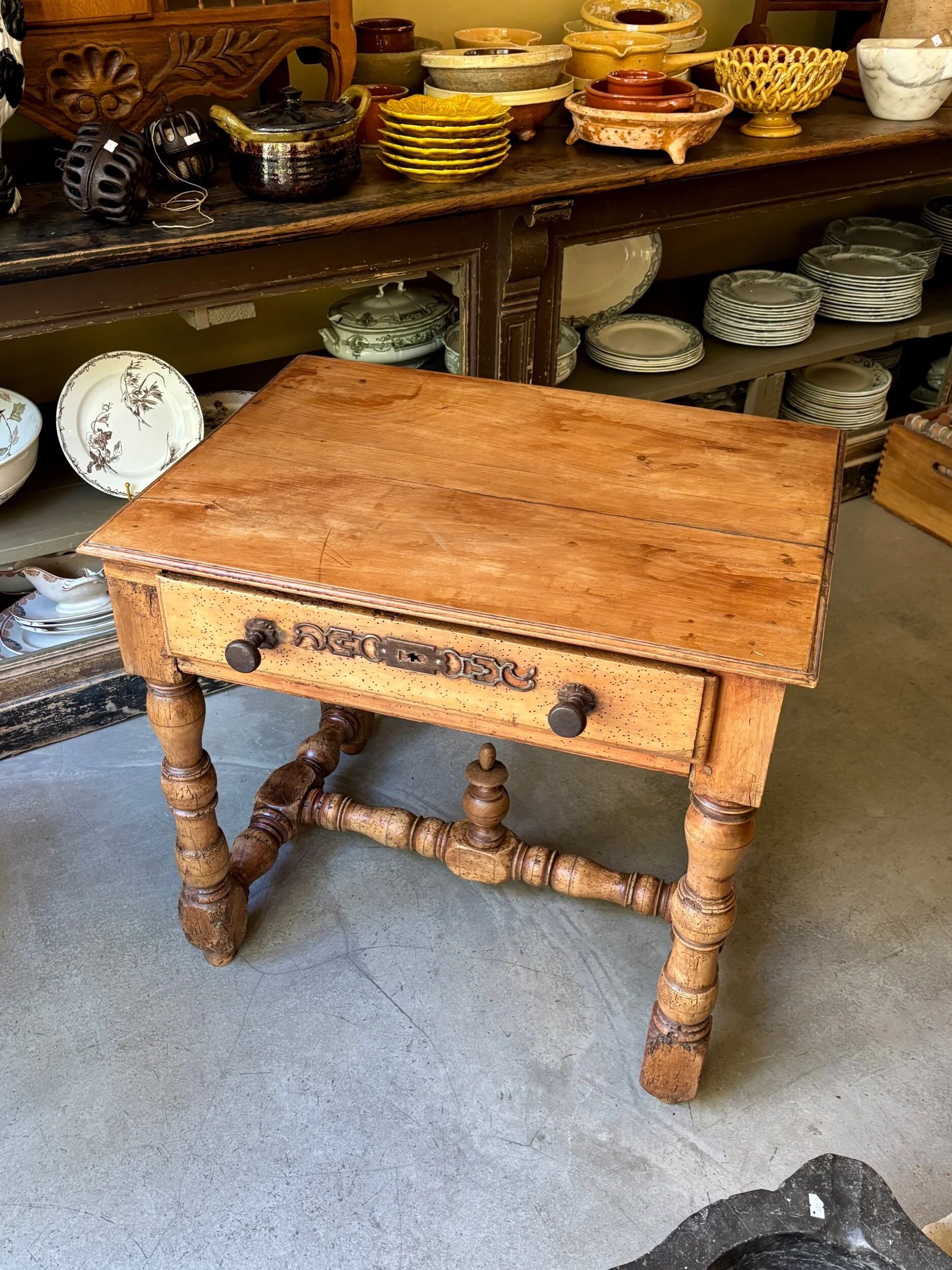 Bureau, table d'appoint 1 tiroir en bois clair