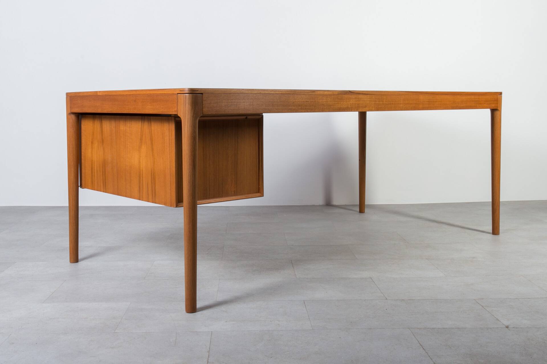 Mid-century modern teak desk by Torbjørn Afdal for Bruksbo, 1960s
