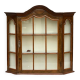 Display case to hang