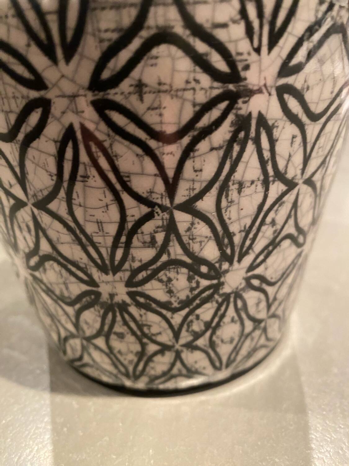 Enamelled earthenware pot