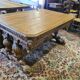 Table renaissance avec des dauphins en chêne