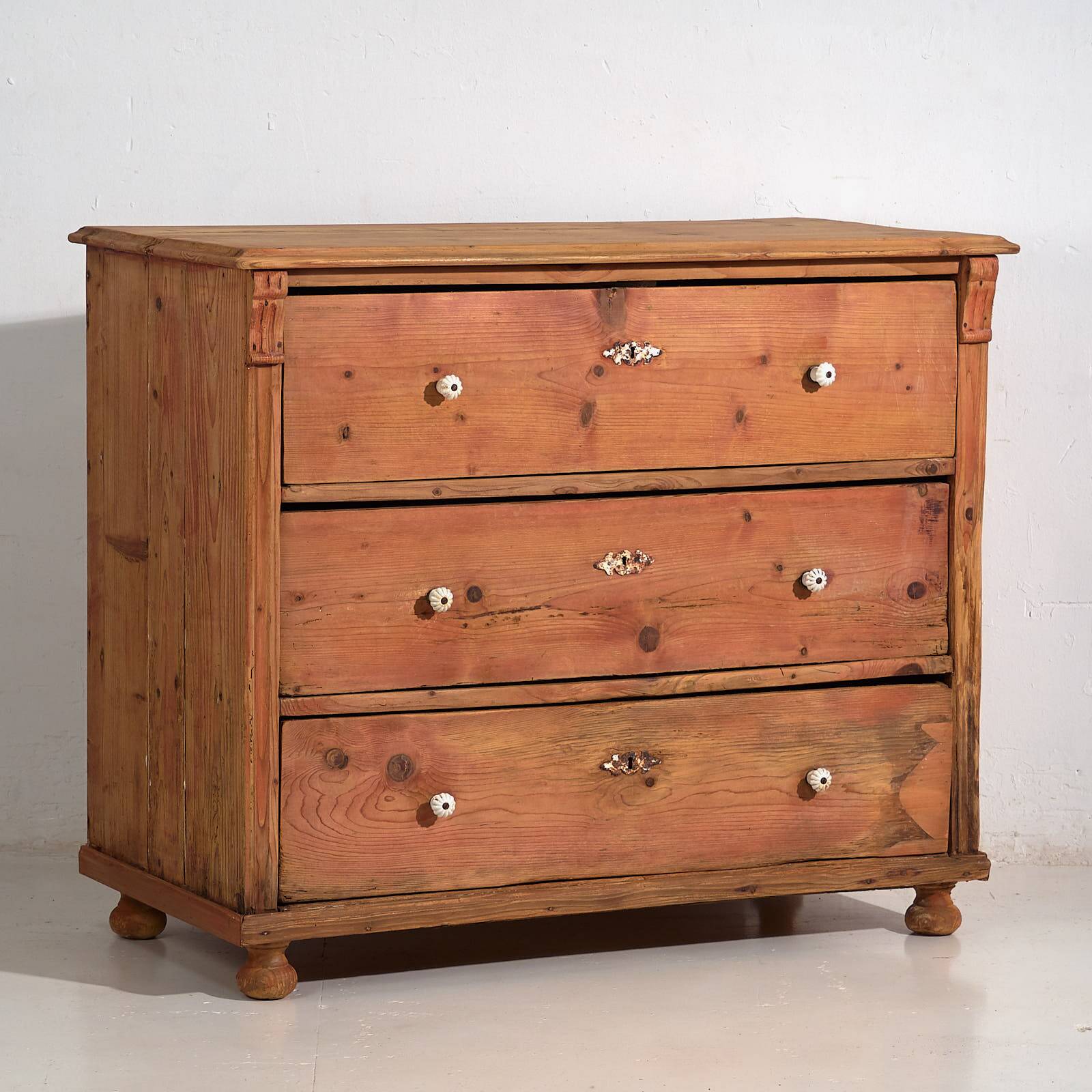 Antique solid wood chest of drawers (c.1920)