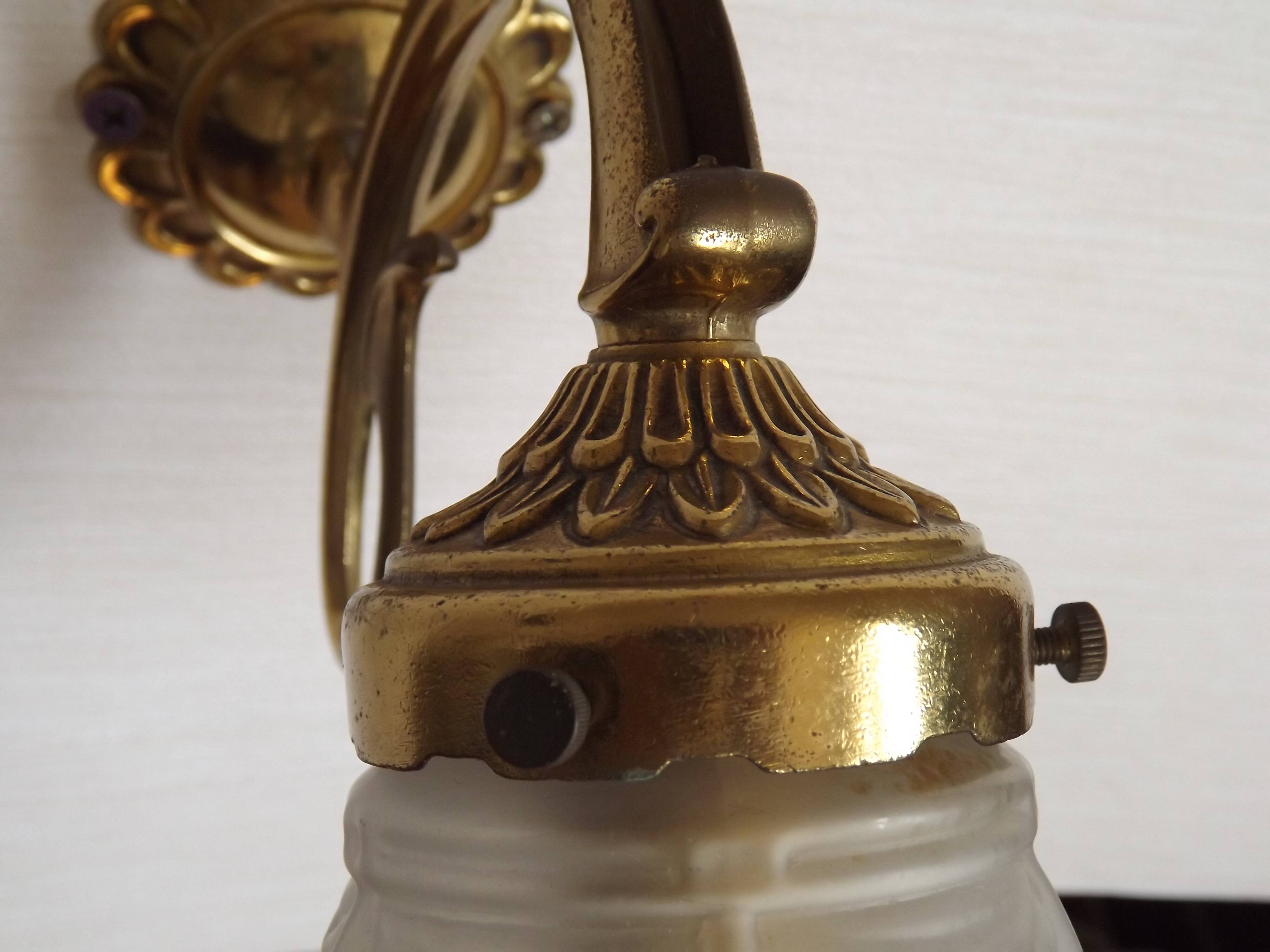 French Vintage Brass Single Wall Light Patterned Frilled Glass Shade