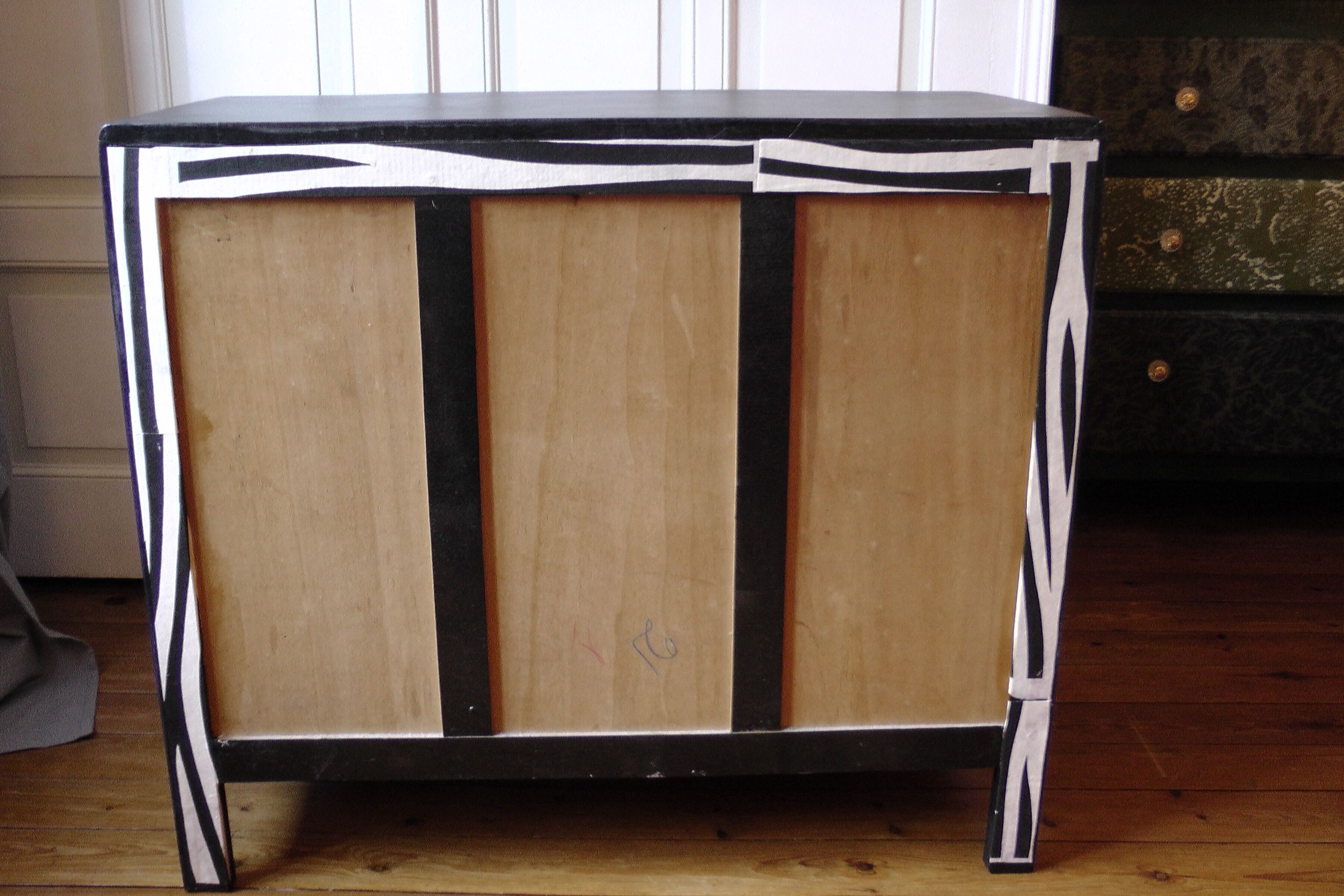 Commode marouflée