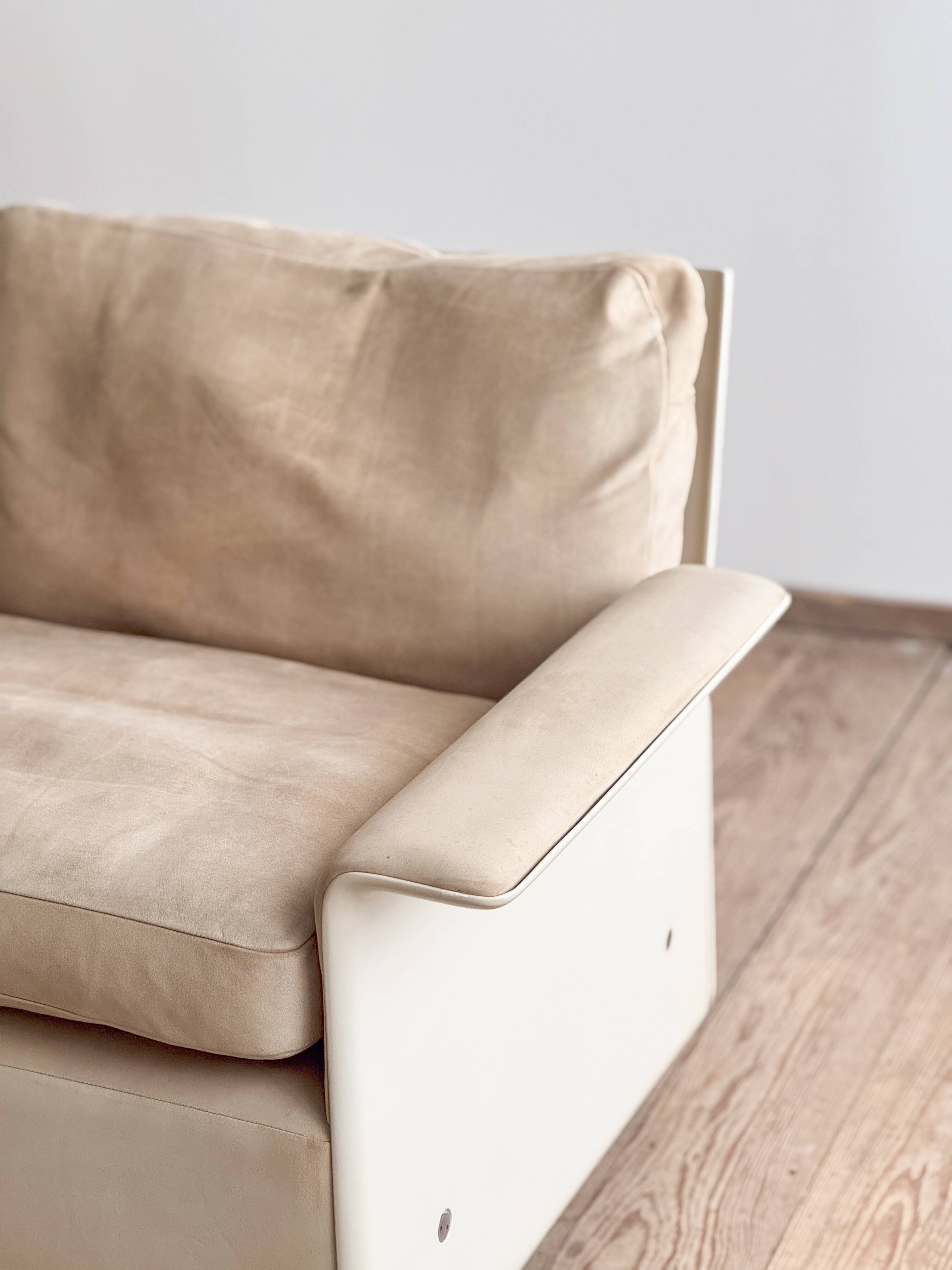 Canapé design 620 en suédine beige par Dieter Rams pour Vitsœ – Mid-Century