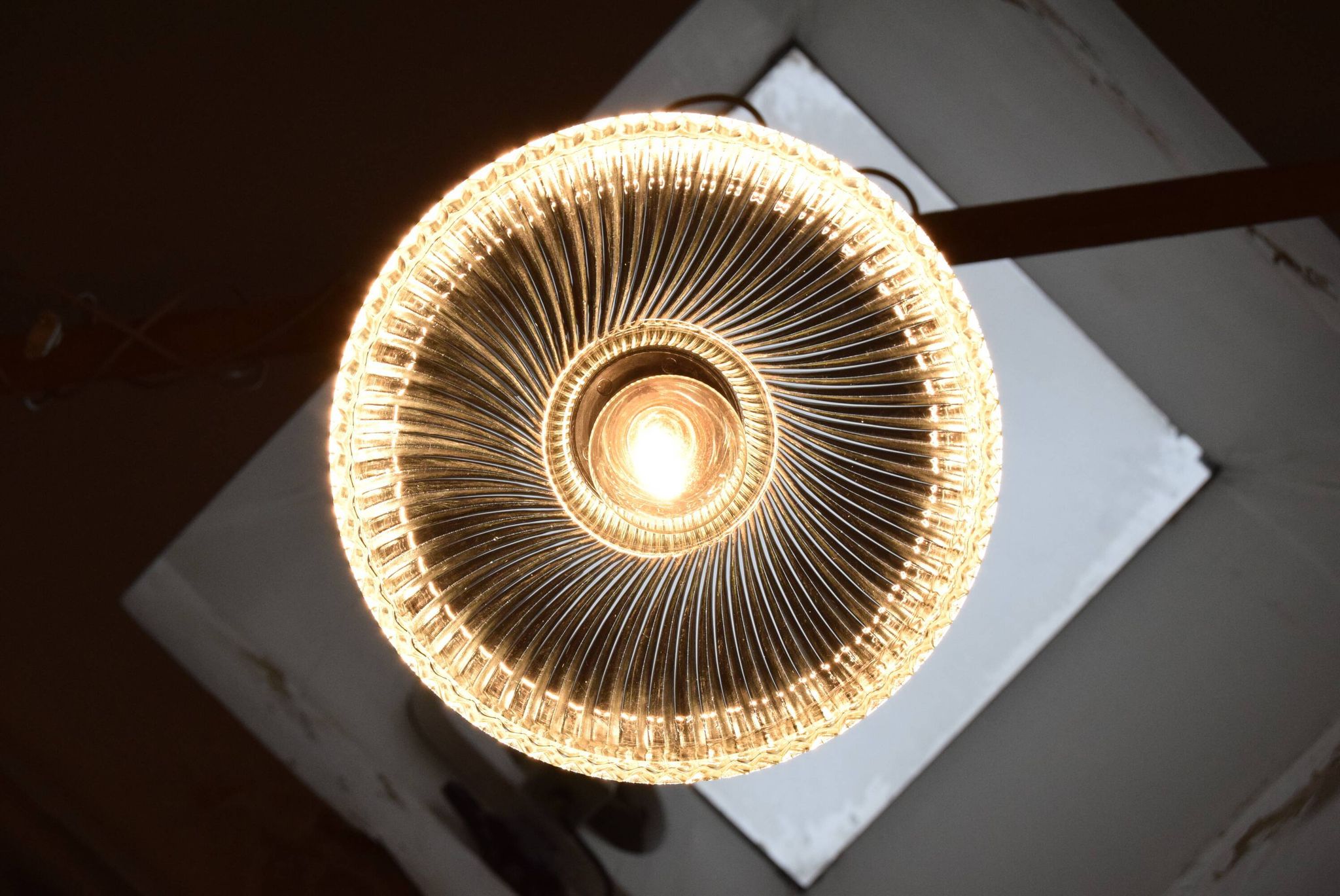 Suspension en verre du milieu du siècle années 1960