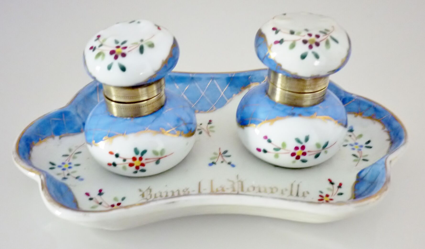 Double antique inkwells in hand-painted porcelain, nineteenth century