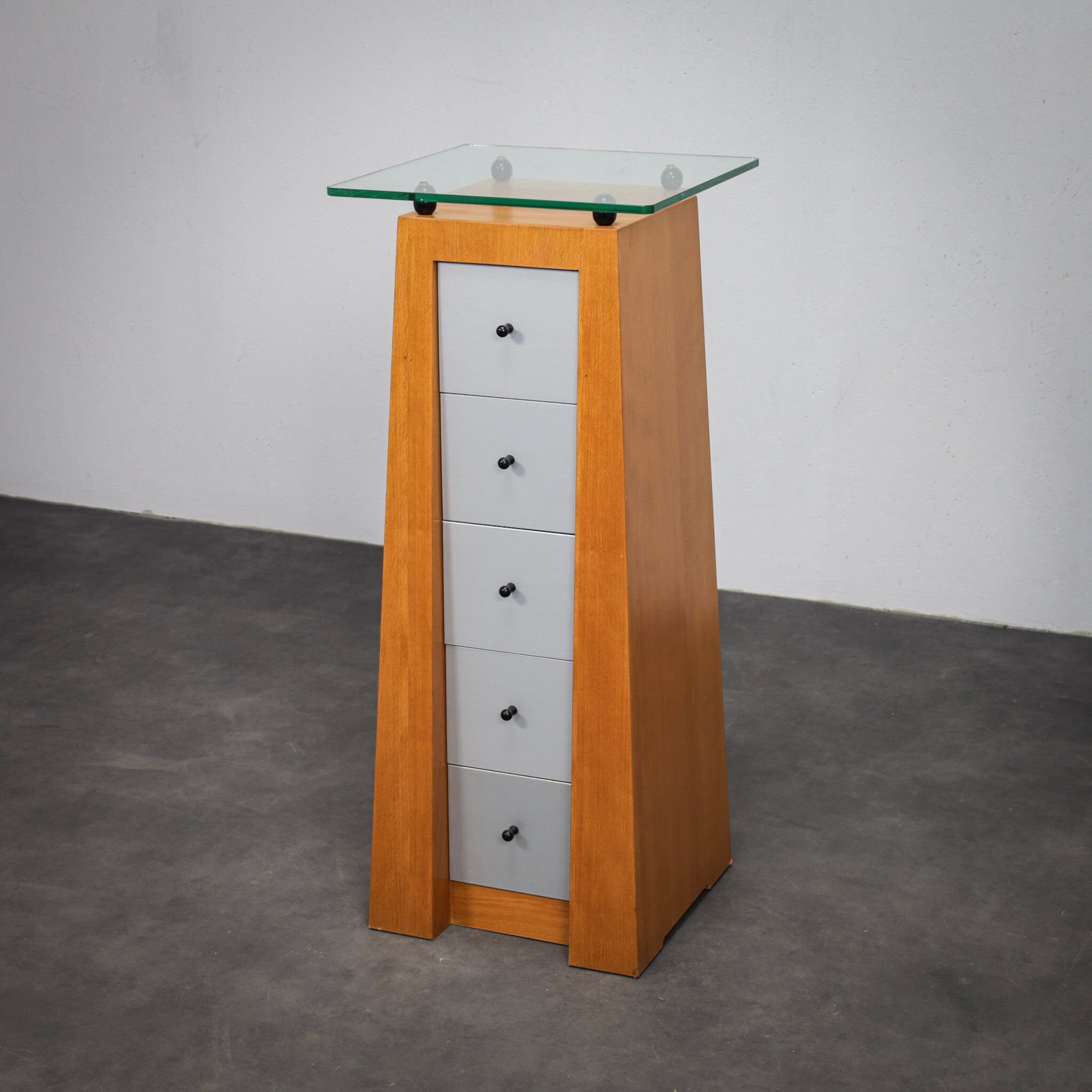 Commode italienne postmoderne avec plateau en verre (années 1980)