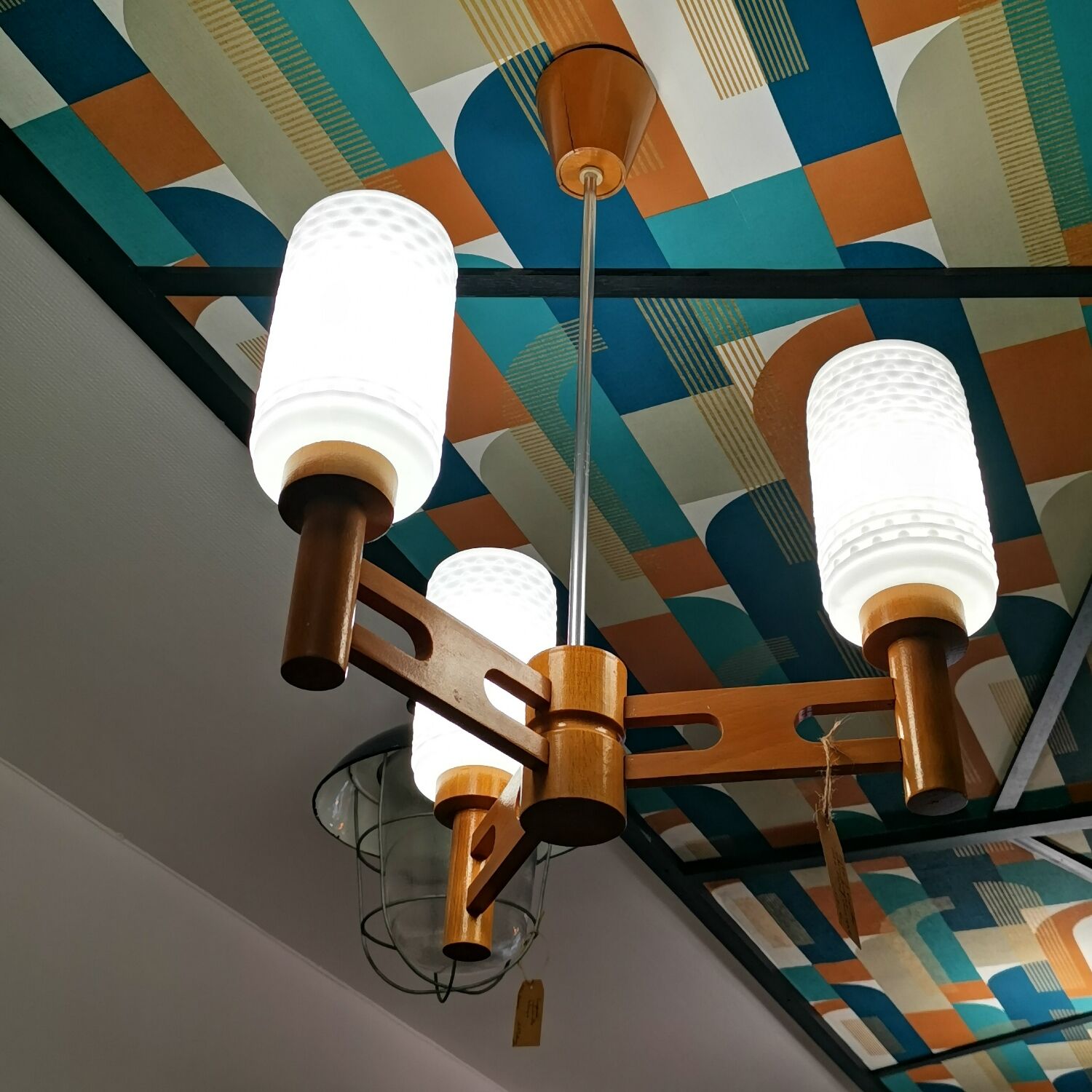 Lustre en bois et opaline République Tchèque 1970