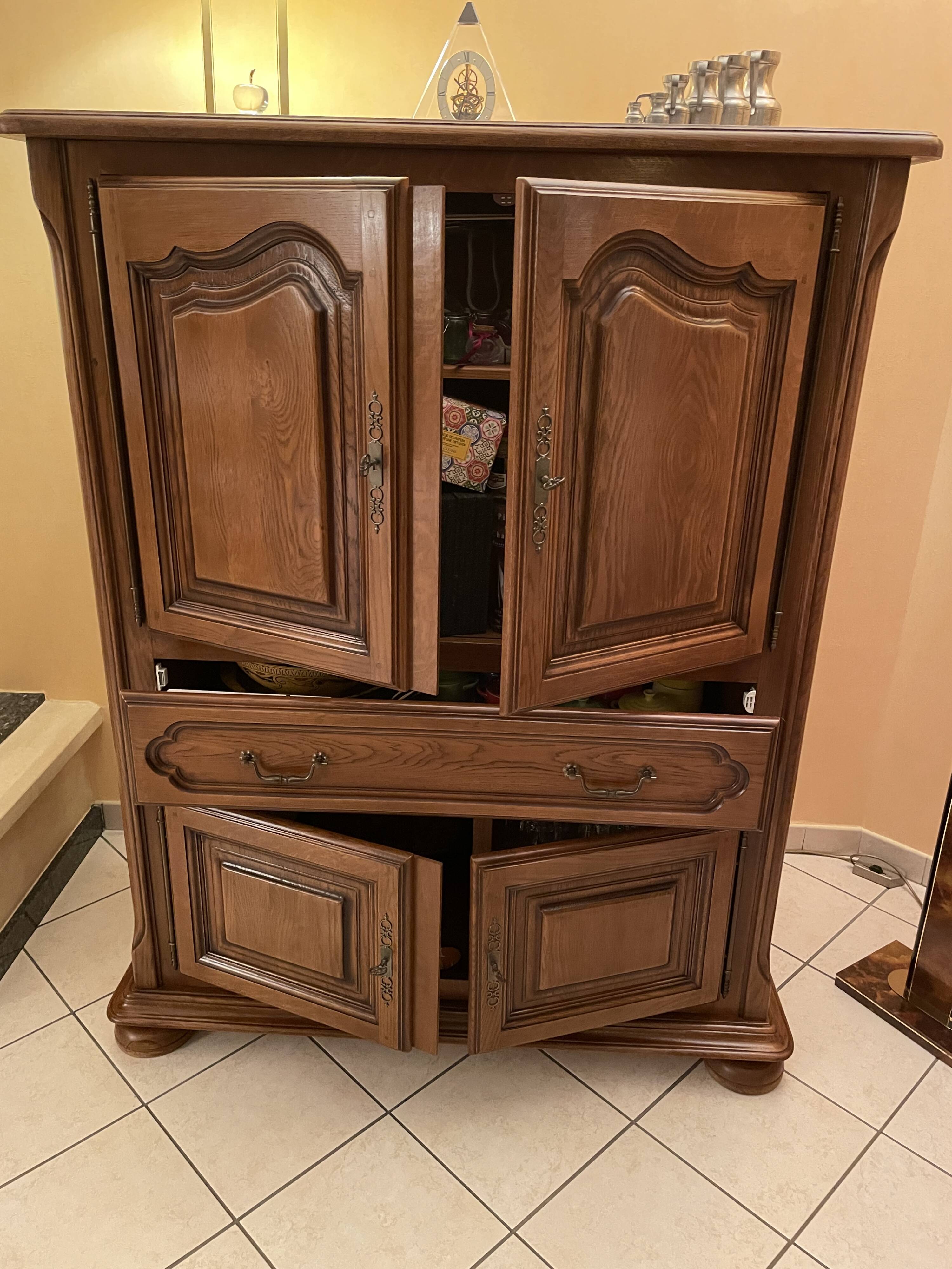Storage furniture / bar / TV in solid oak – very high quality