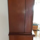 Closed computer office