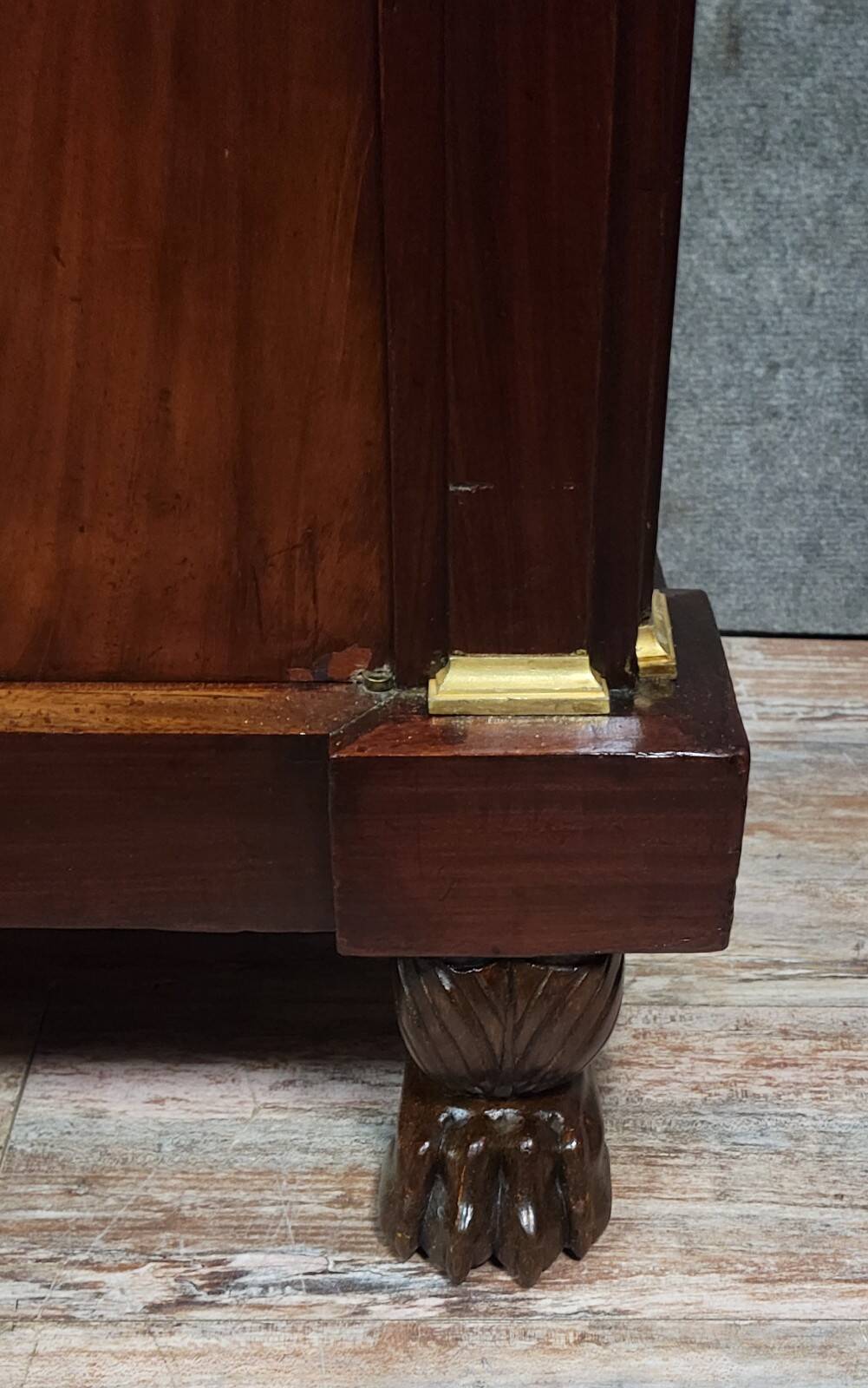 Rare four-column secretary from the Empire period in flame mahogany and bronze.