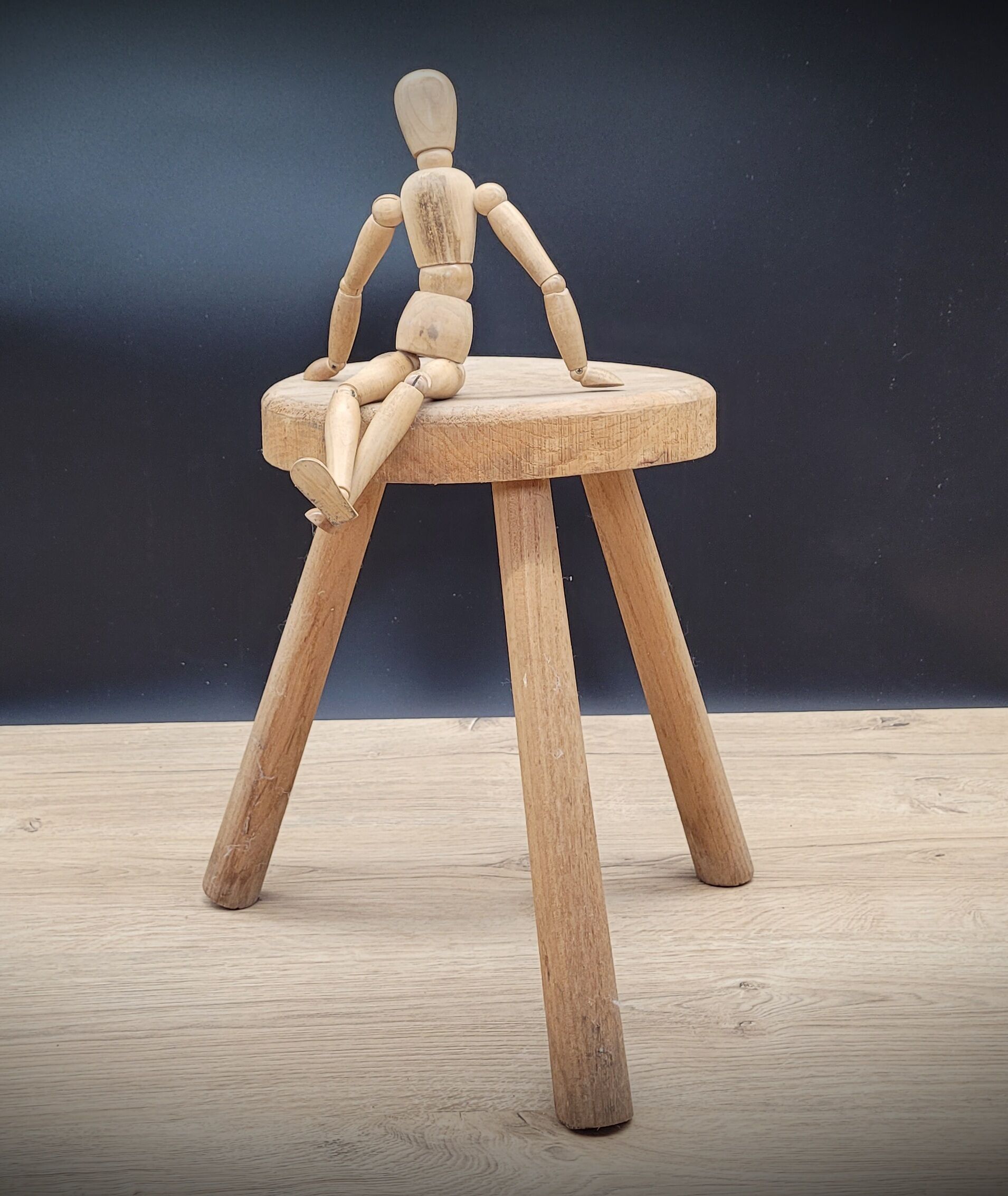 Light shepherd stool