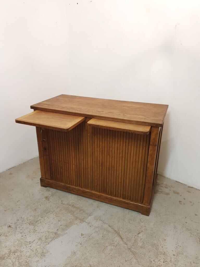 Meuble à rideau