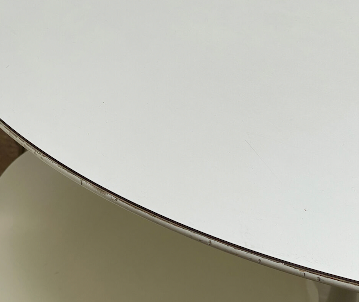White tulip design table by Eero Saarinen for Knoll International, 1970