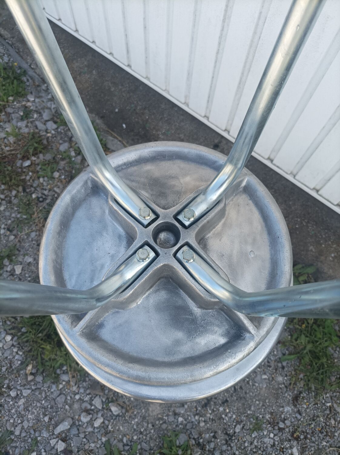 Pair of stools Habitat in cast aluminum 1980 vintage