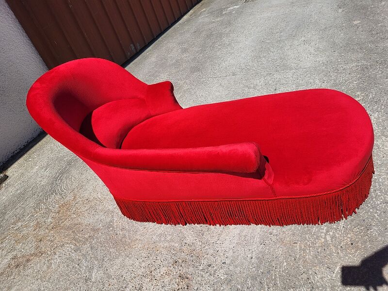 Meridian in red velvet 1900