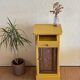 Petit meuble d'appoint ancien revisité – bois naturel et jaune moutarde