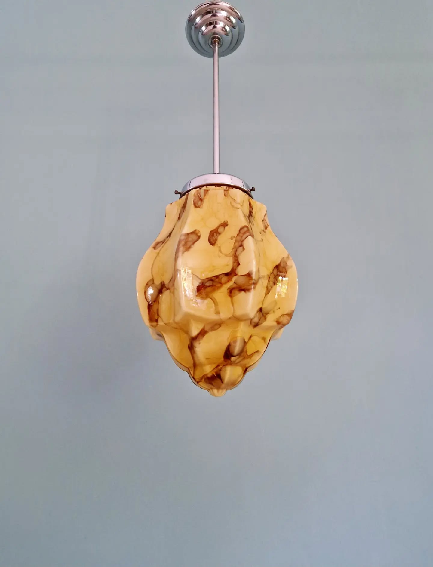 Art Deco suspension in marbled opaline, Scailmont, 1920-30