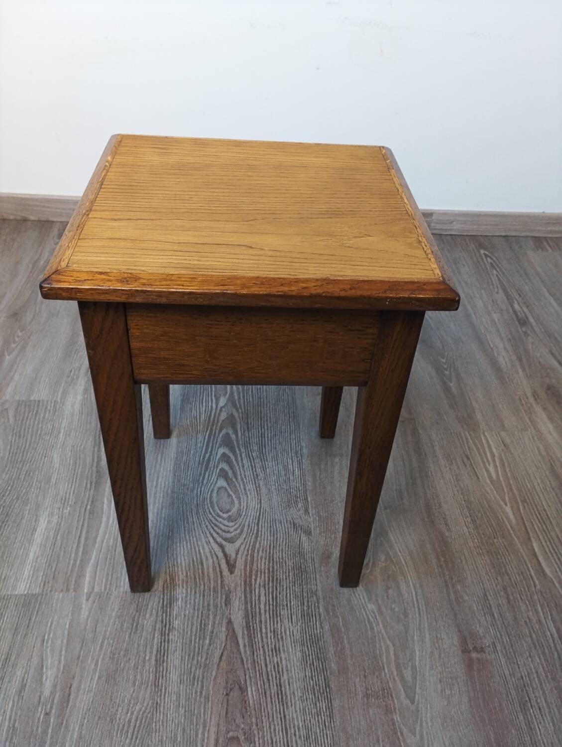 Tabouret coffre en bois
