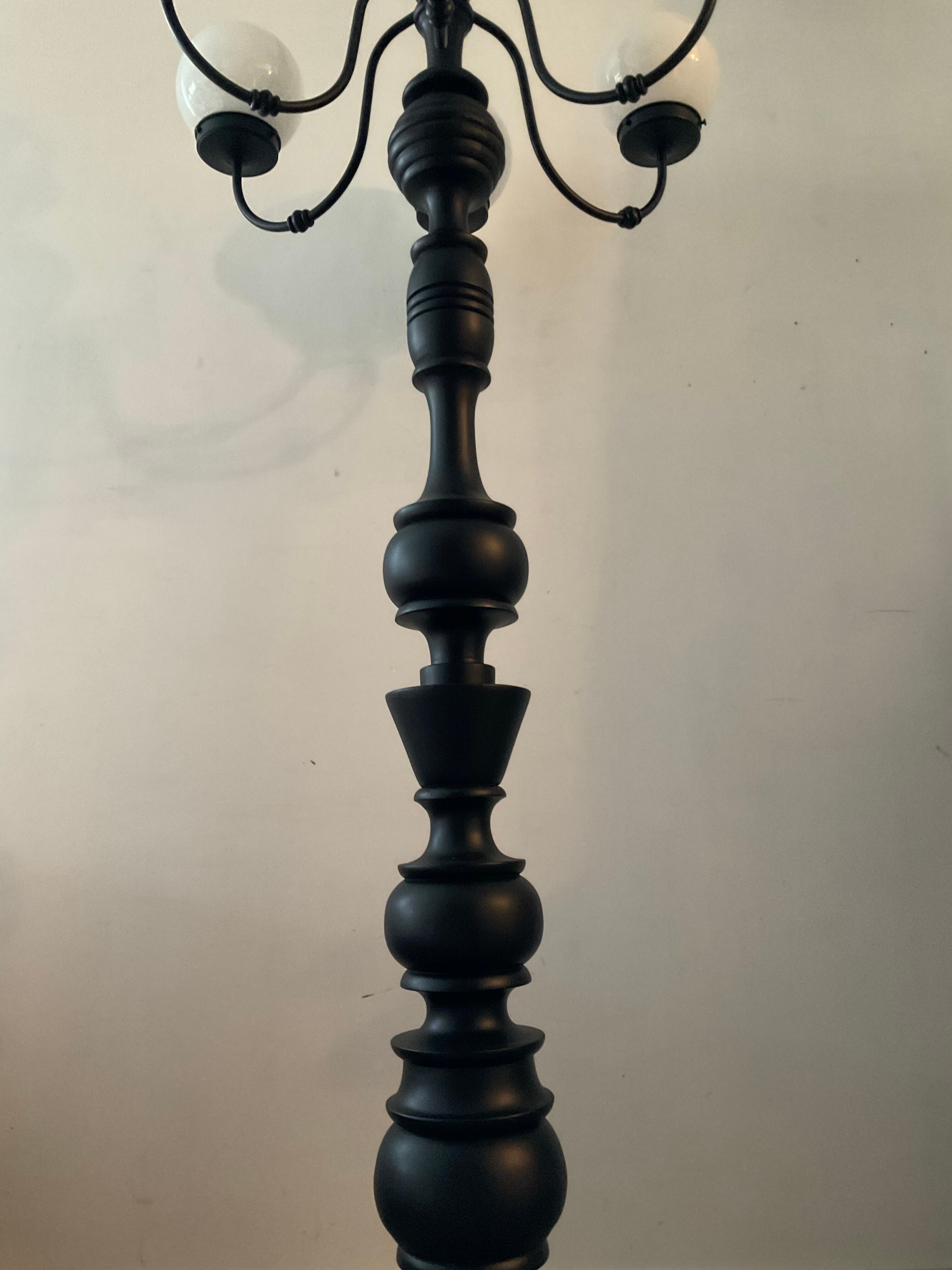 Vintage "Lamppost" in opaline and wood 6 fires