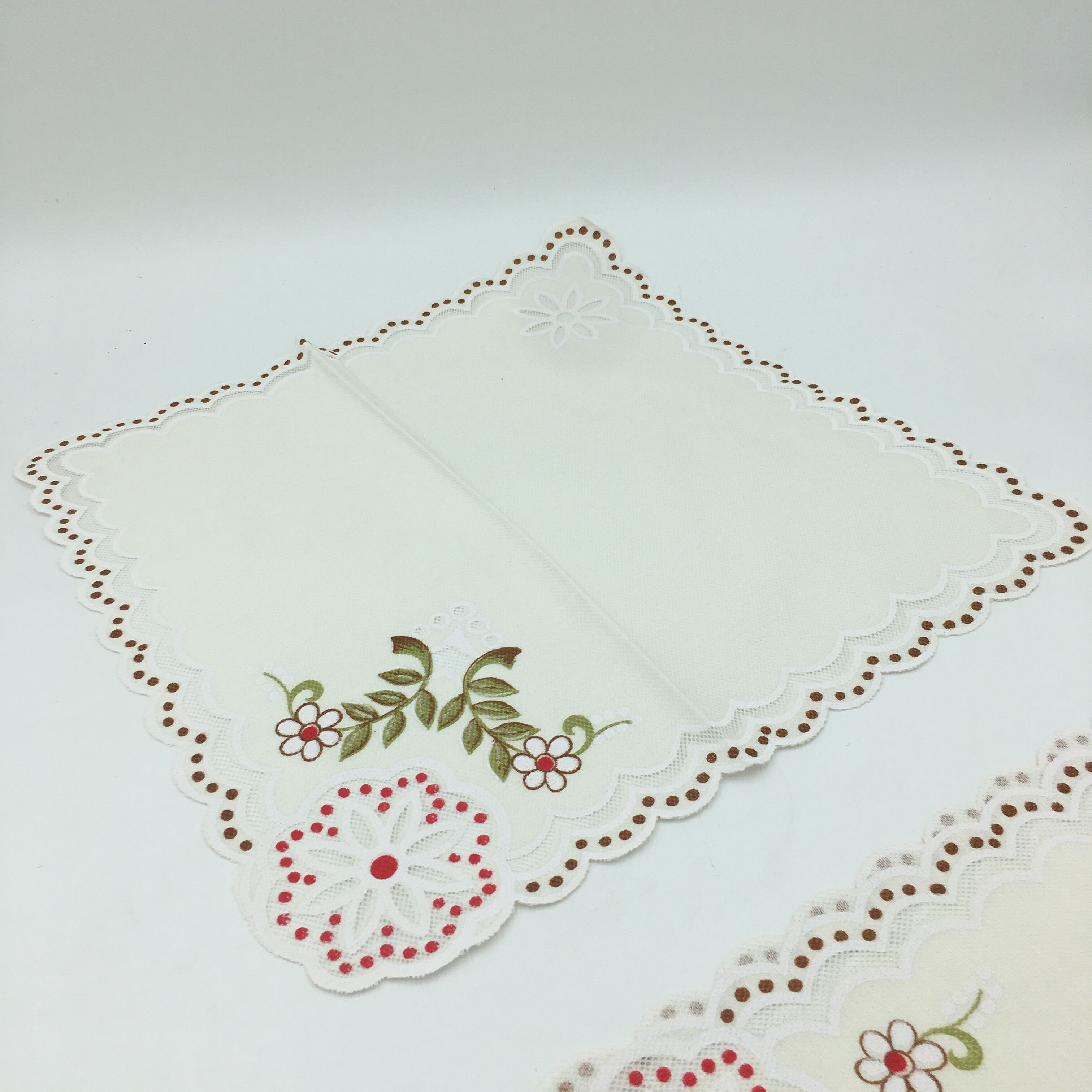 Nappe vintage ovale décor floral ses 8 serviettes