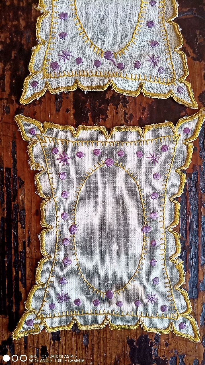 Set of 6 embroidered table decorations - 9 x 8 cm