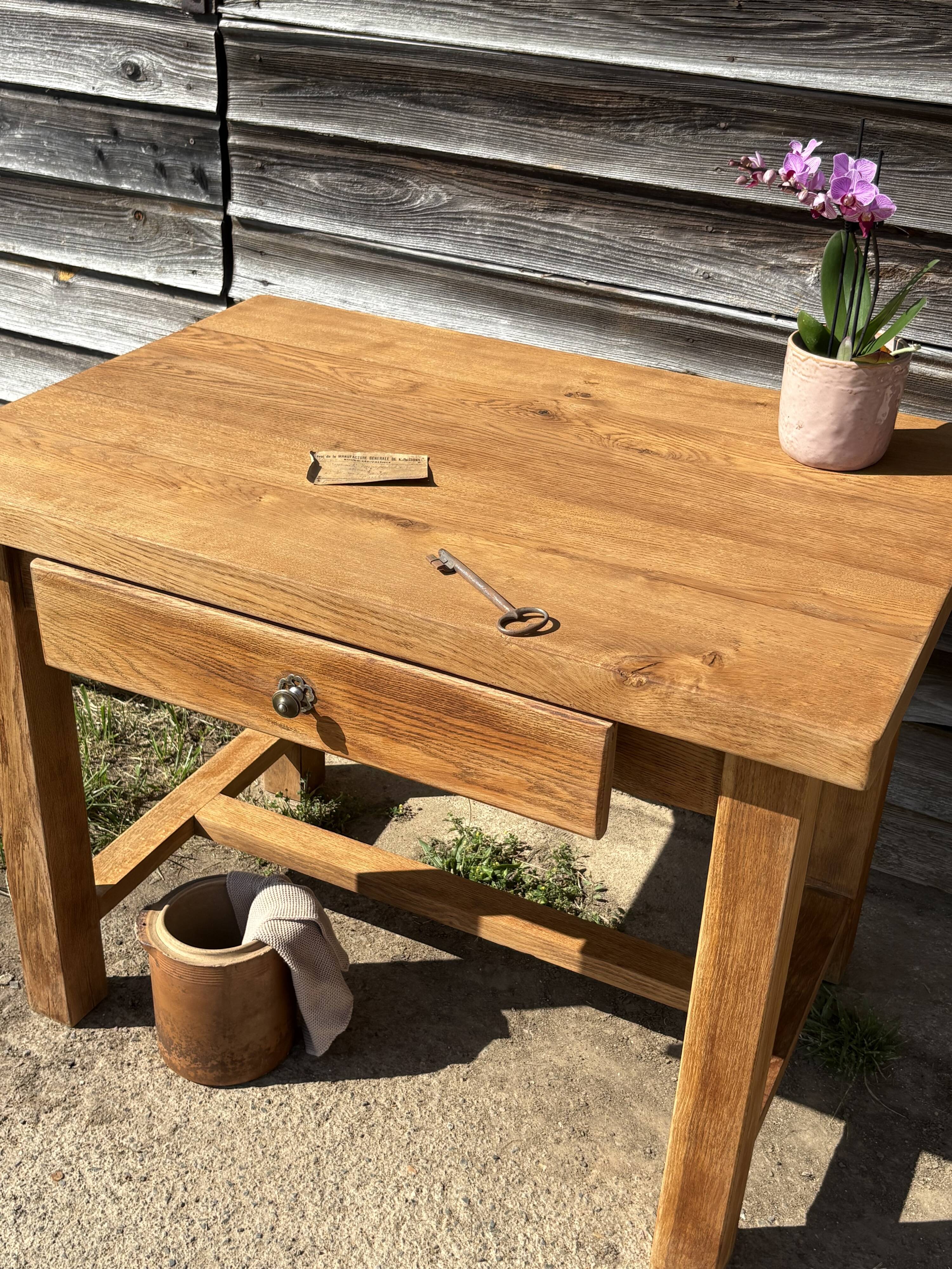 Table / Bureau ancien rénové – Pièce unique