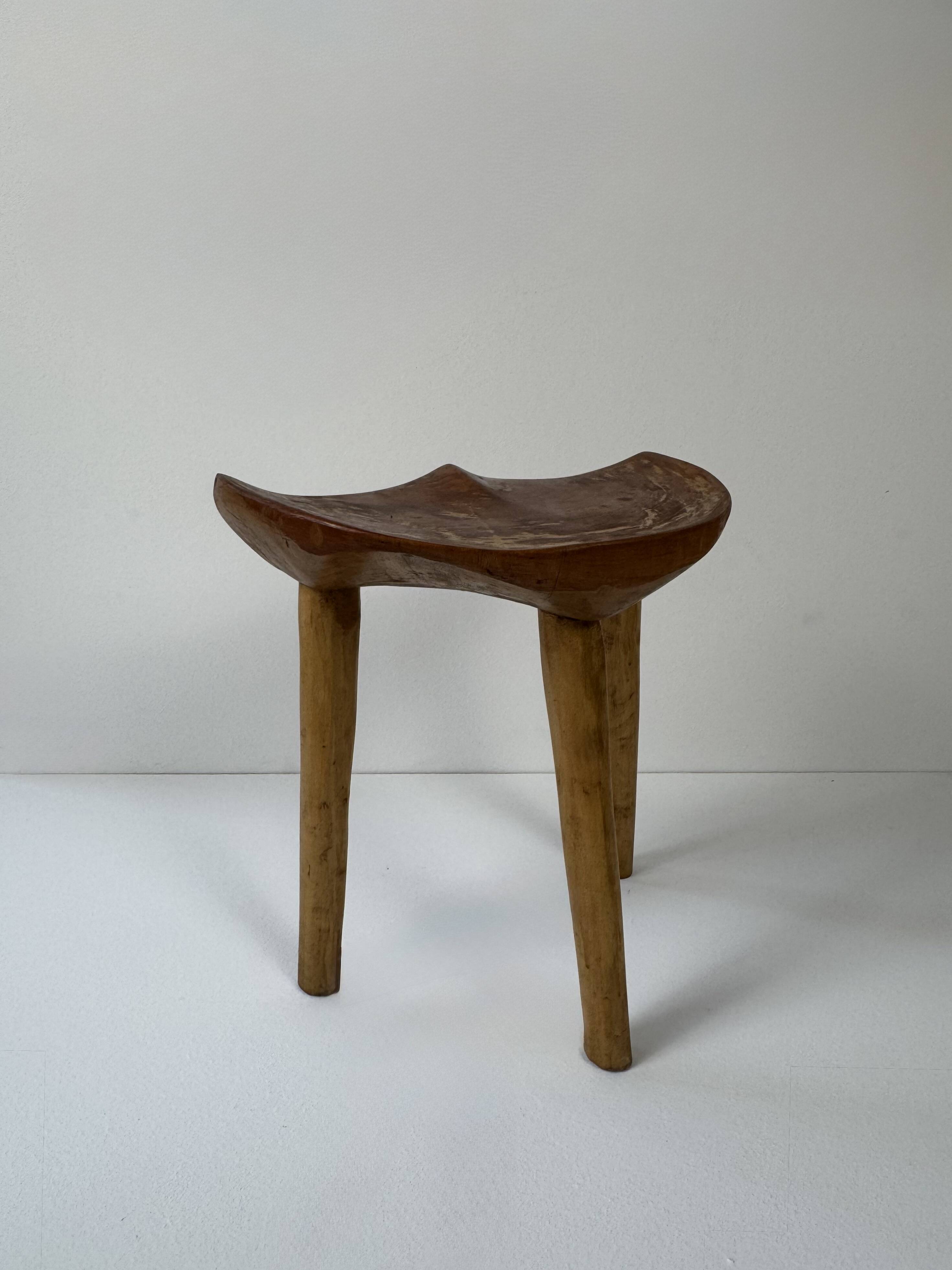 Tabouret vintage en bois tripode, France, 1960