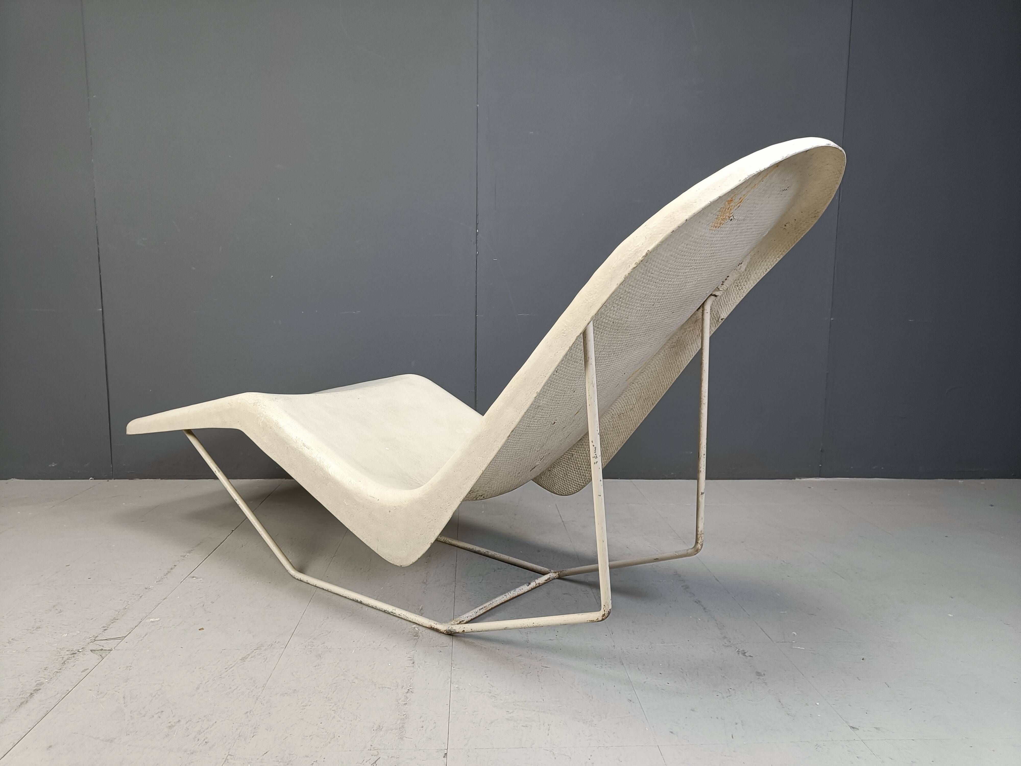 Mid-century fiberglass chaise longue, 1960s