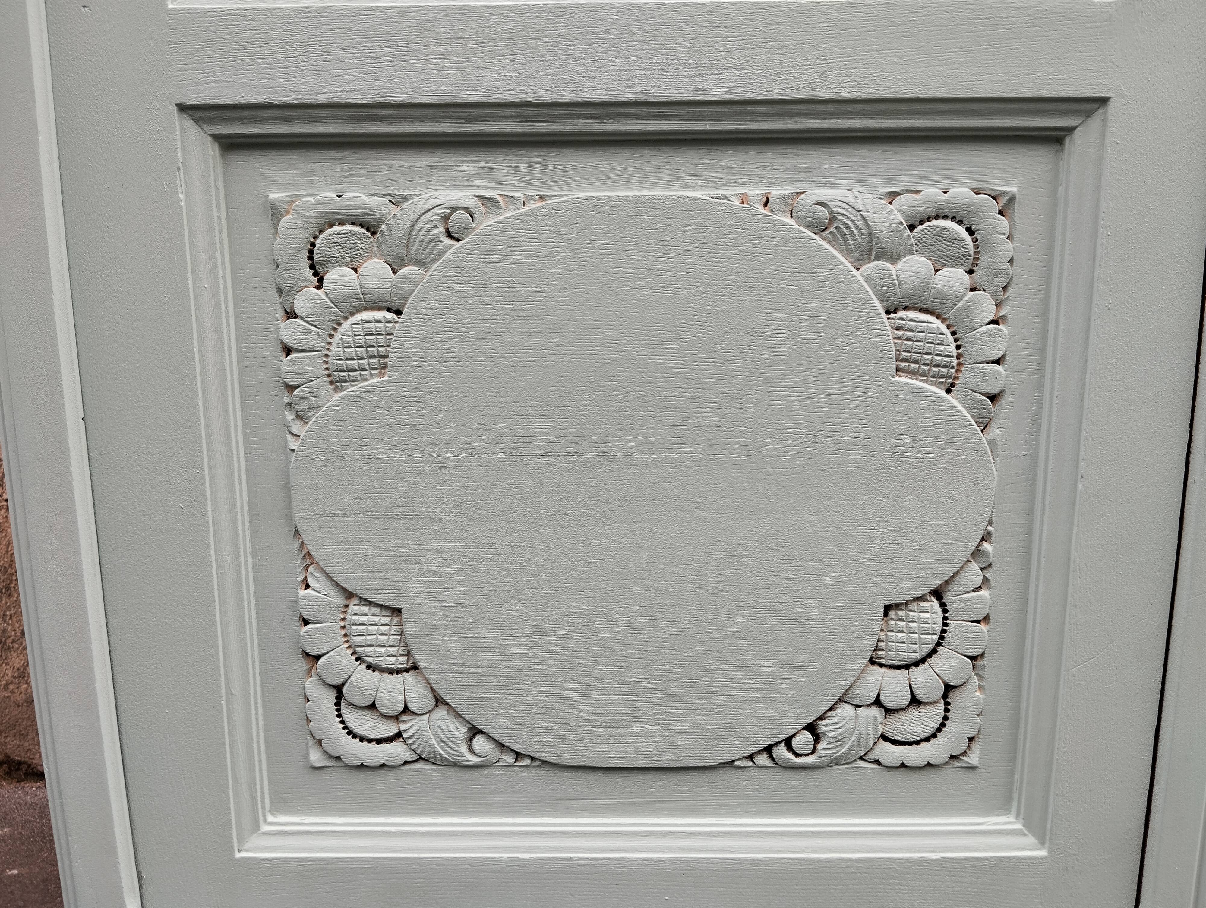 Parisian showcase cabinet year 30