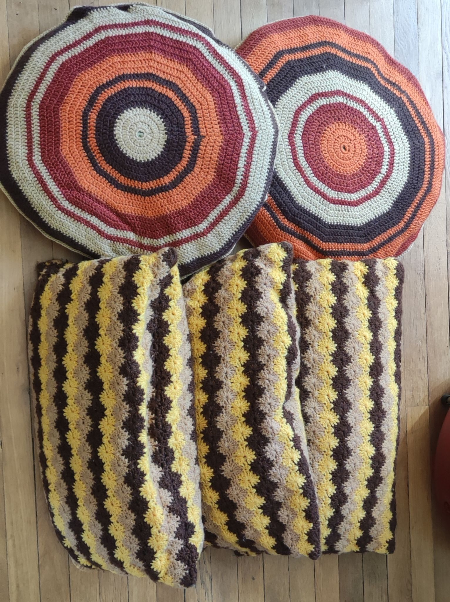 Ensemble de 5 coussins crochet laine années 1970