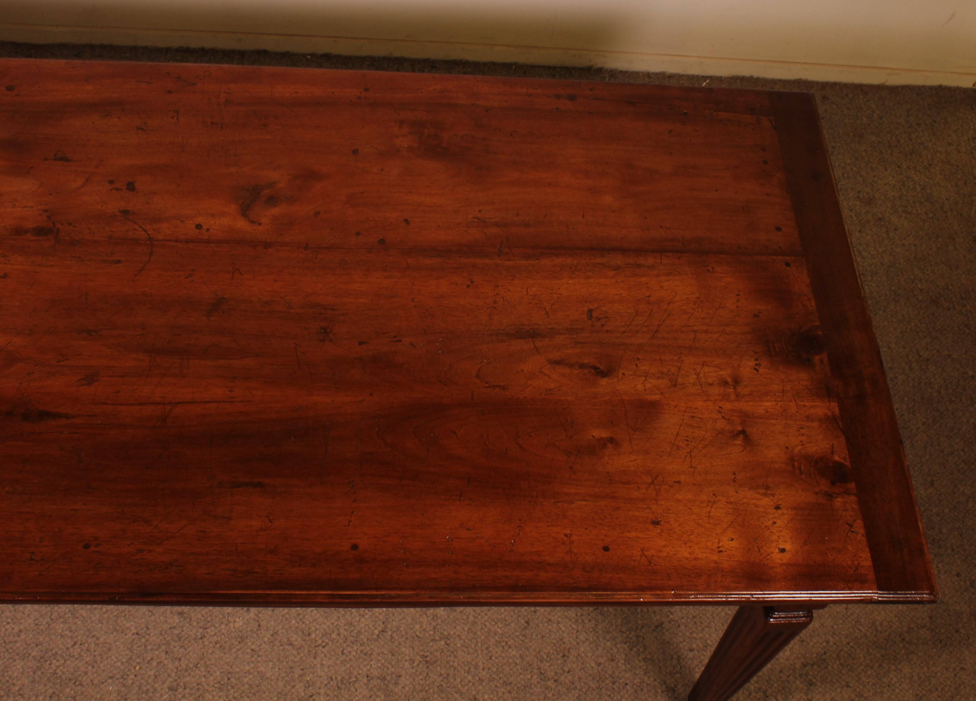 Louis XVI Period Dining Table in Walnut - 18th Century