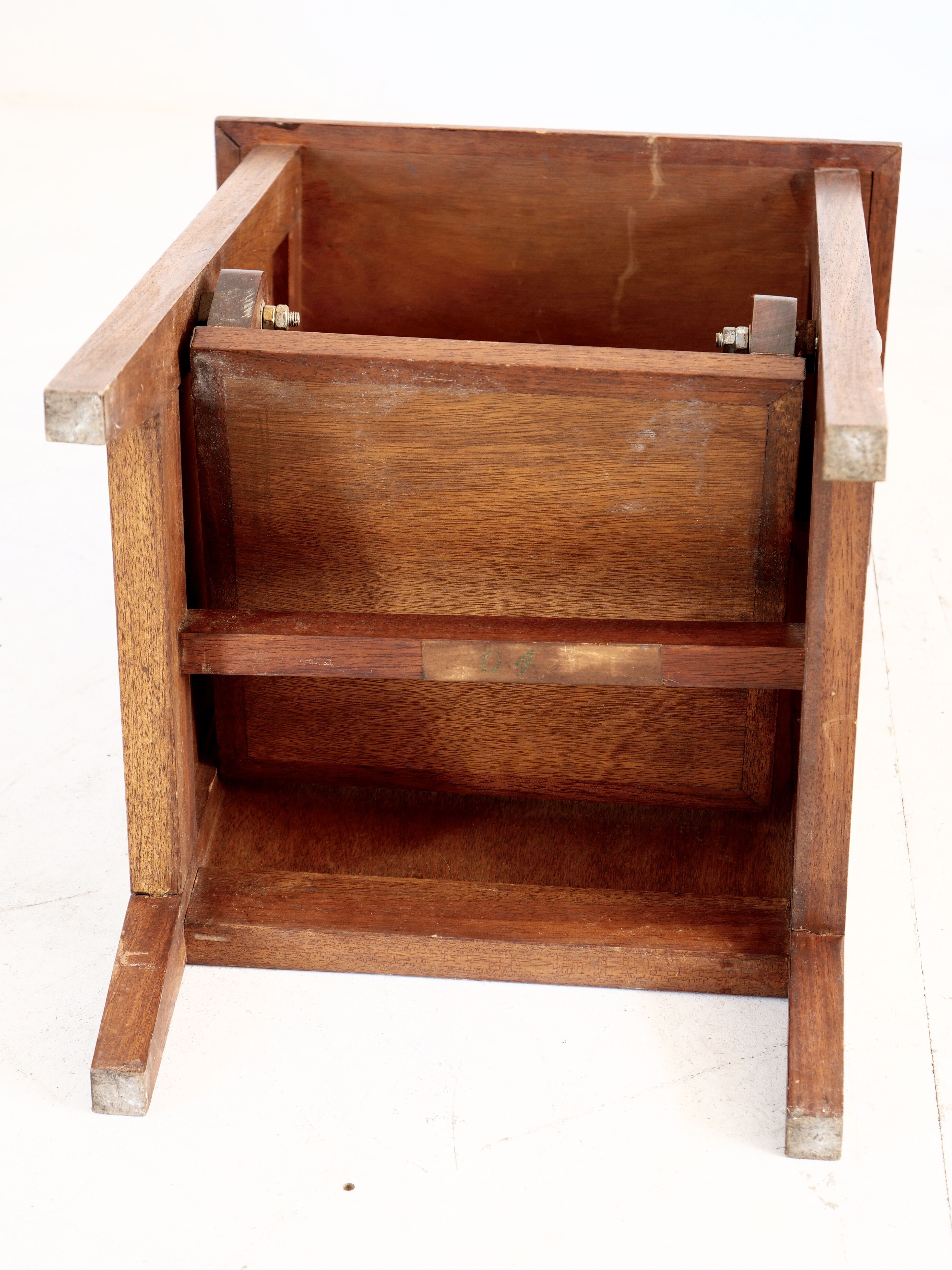 Retractable step stool in solid wood art deco