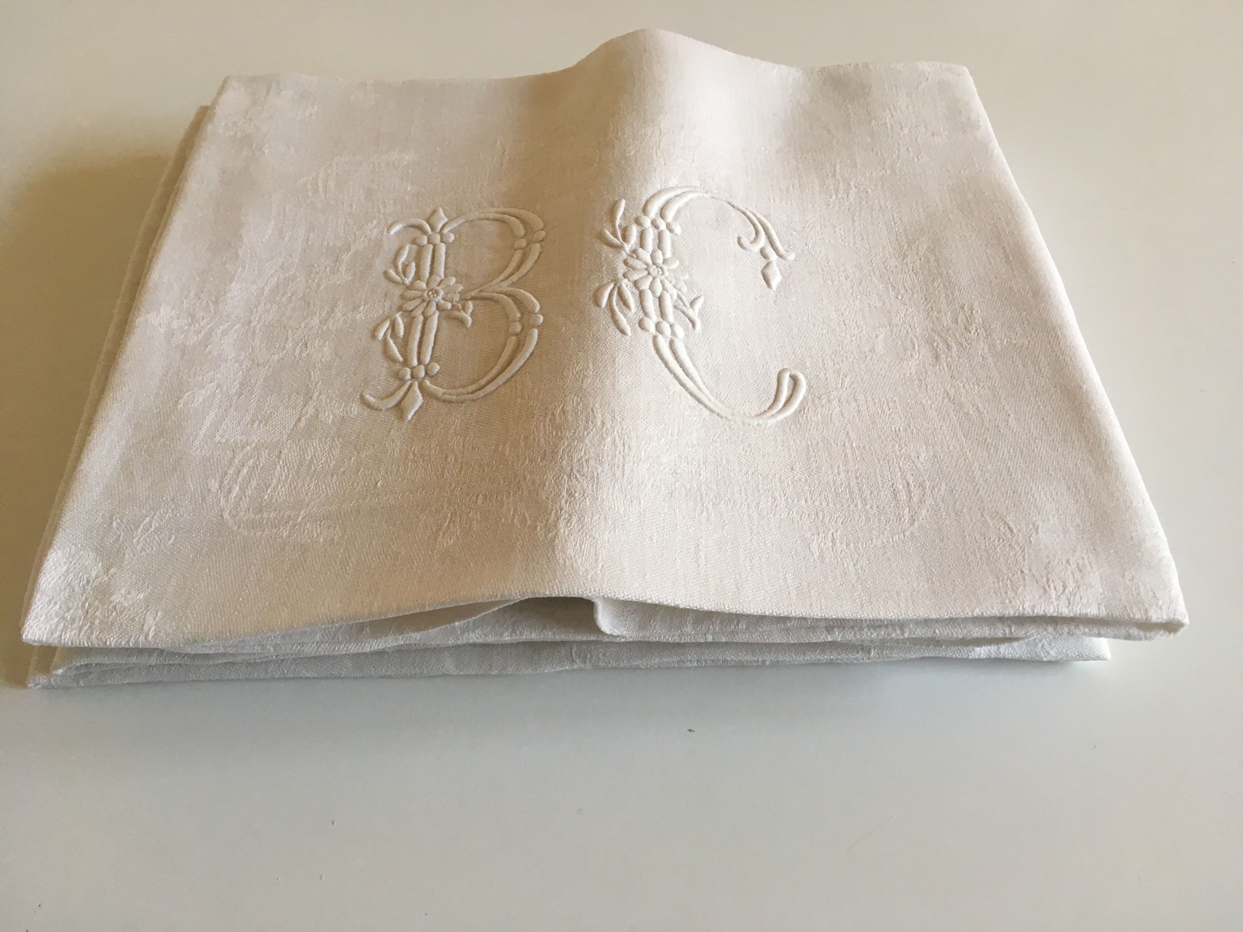 Set de 6 serviettes de lin damassé vers 1900 brodées BC