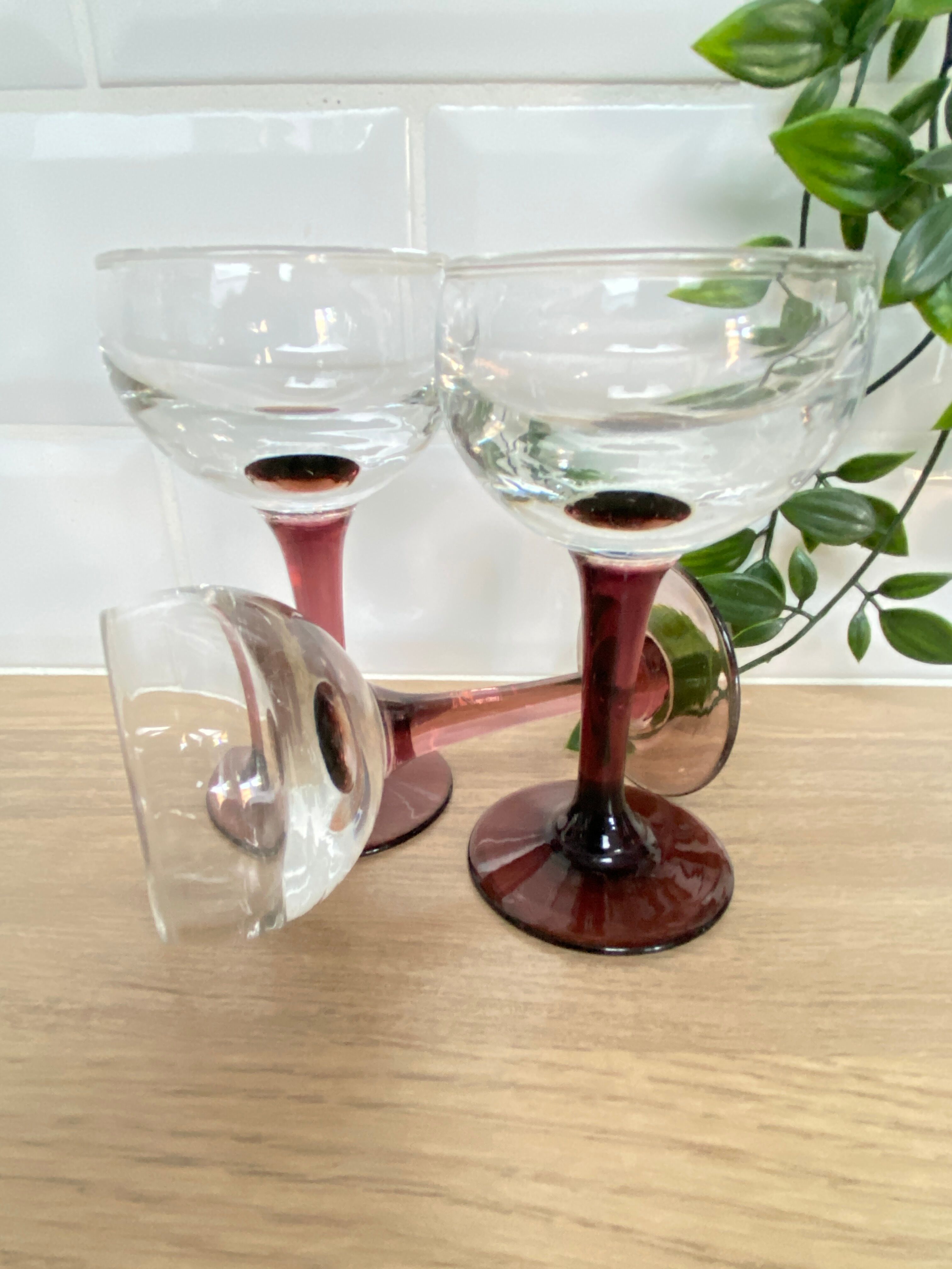 Set of 3 stemmed glasses