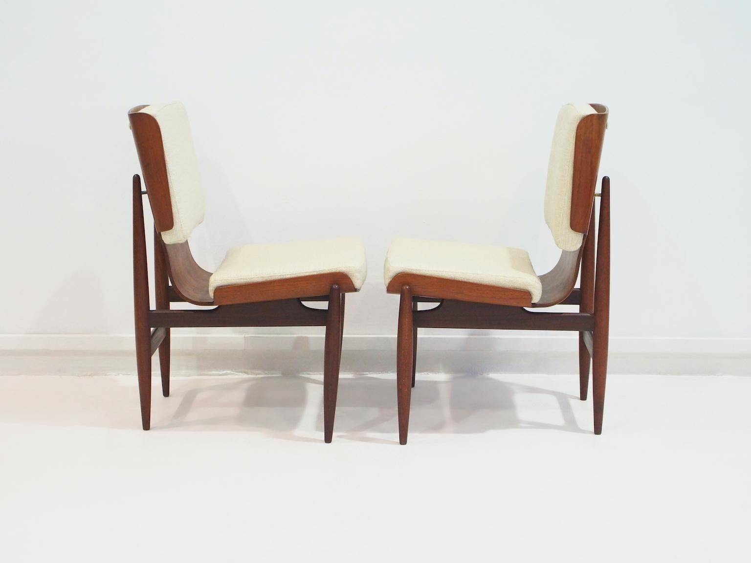 Pair of modernist Italian wooden accent chairs by Barovero.