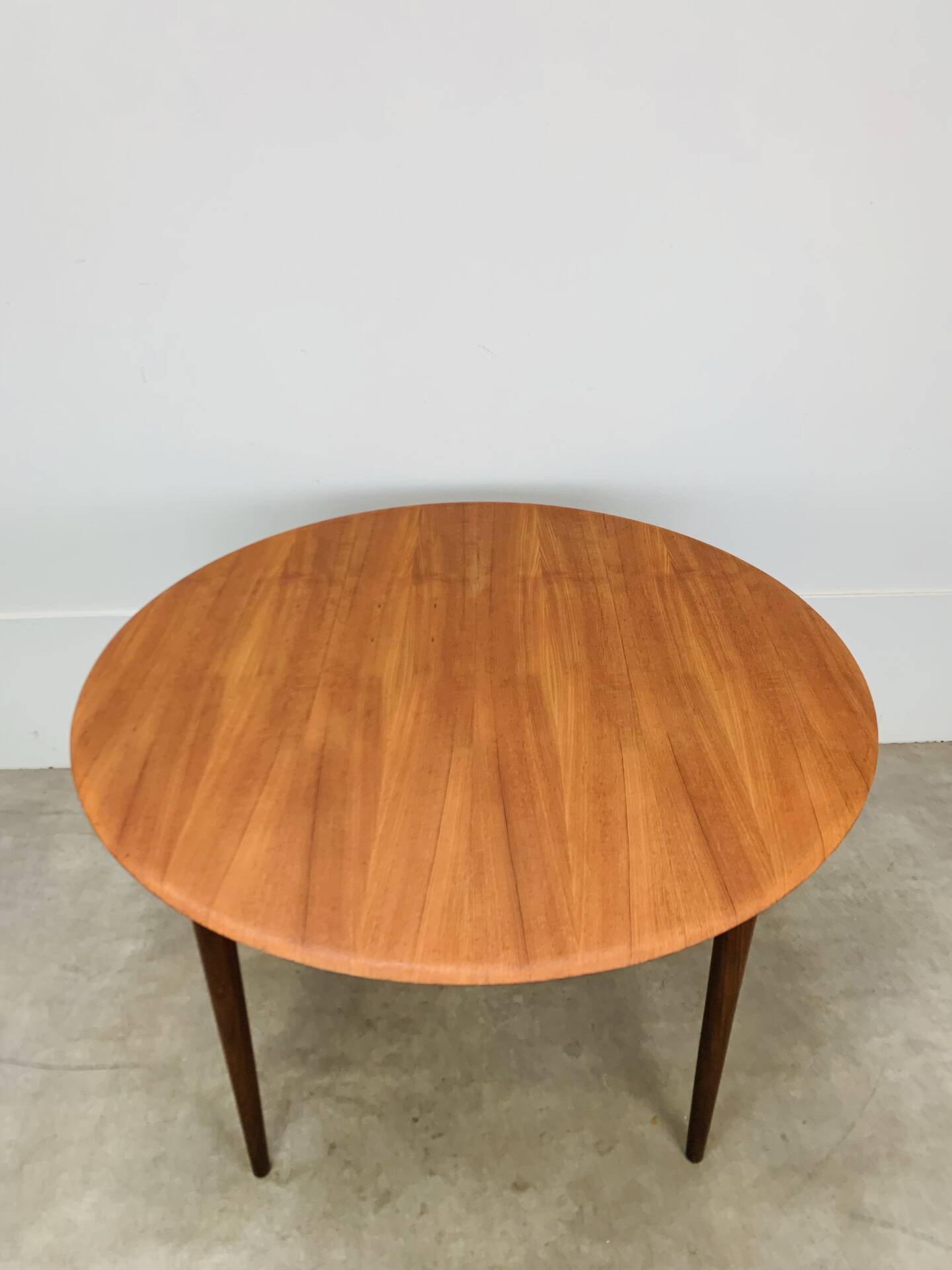 Table ronde scandinave en teck, 1960