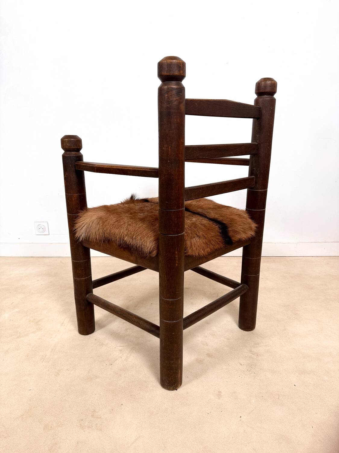 Fauteuil brutaliste dans le goût de Charles Dudouyt