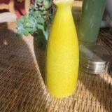 Vase soliflore en terre cuite émaillée vert anis