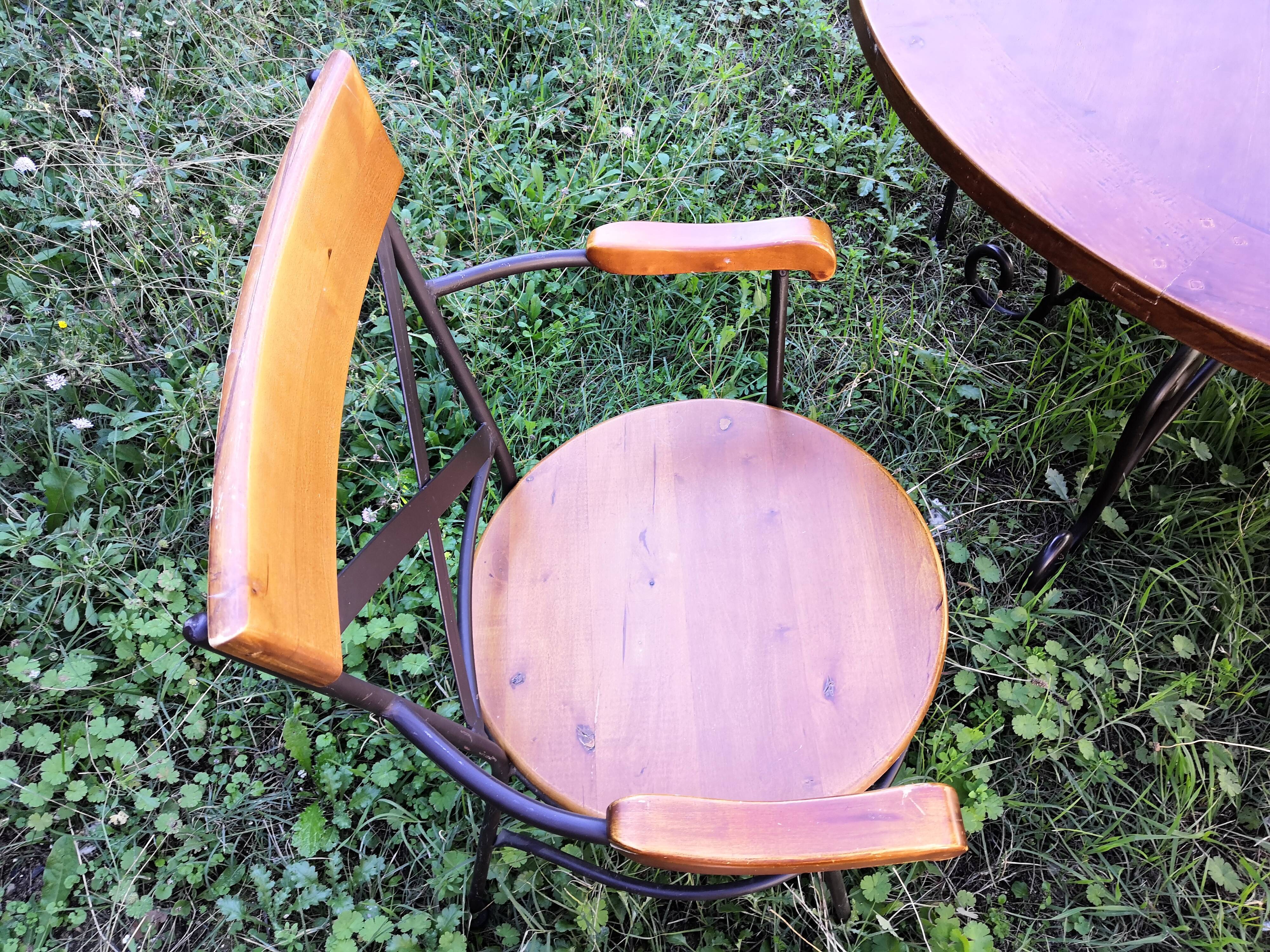 Garden furniture wrought iron and wood table and 4 armchairs