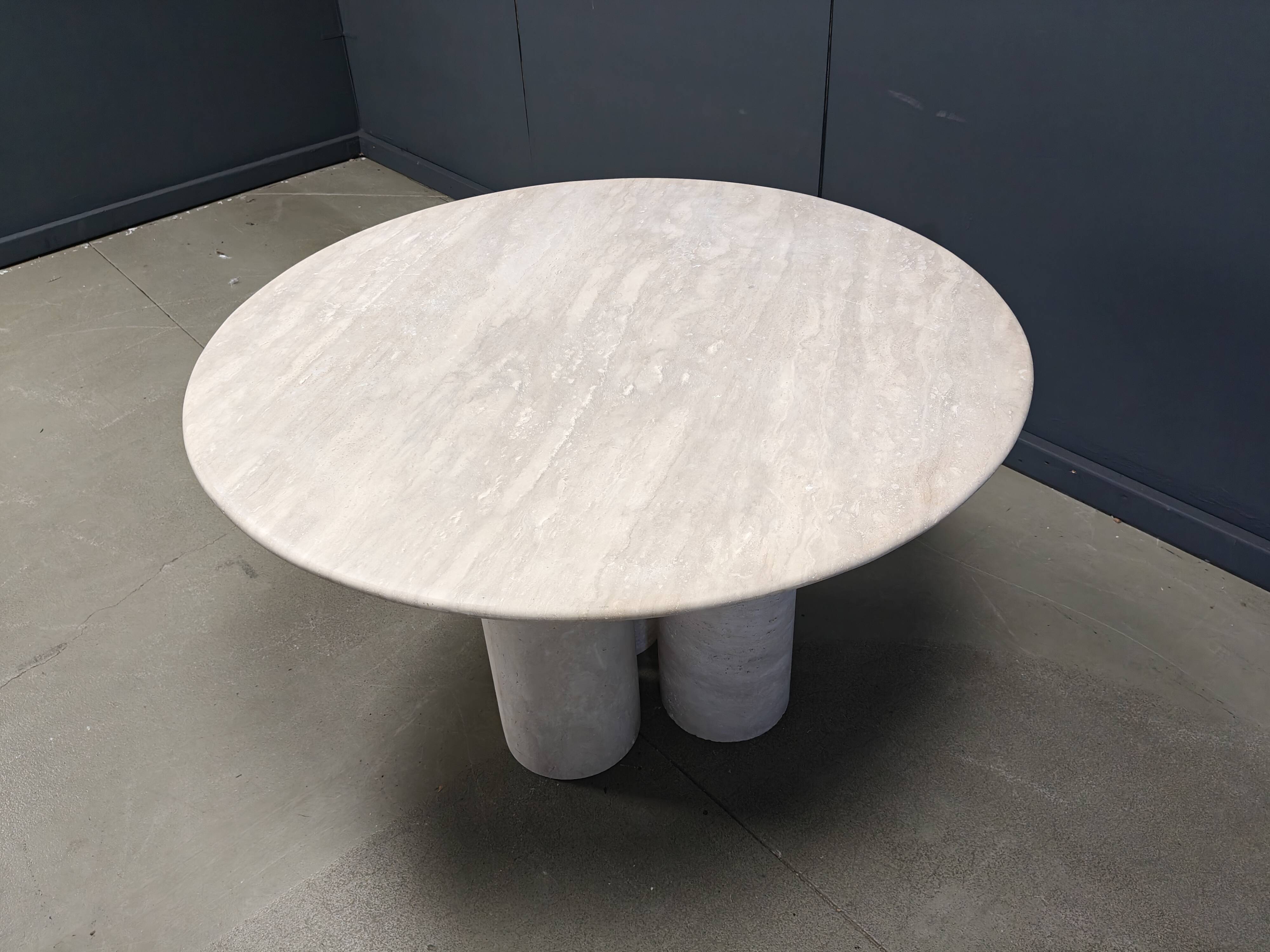 Round italian travertine dining table 1970s
