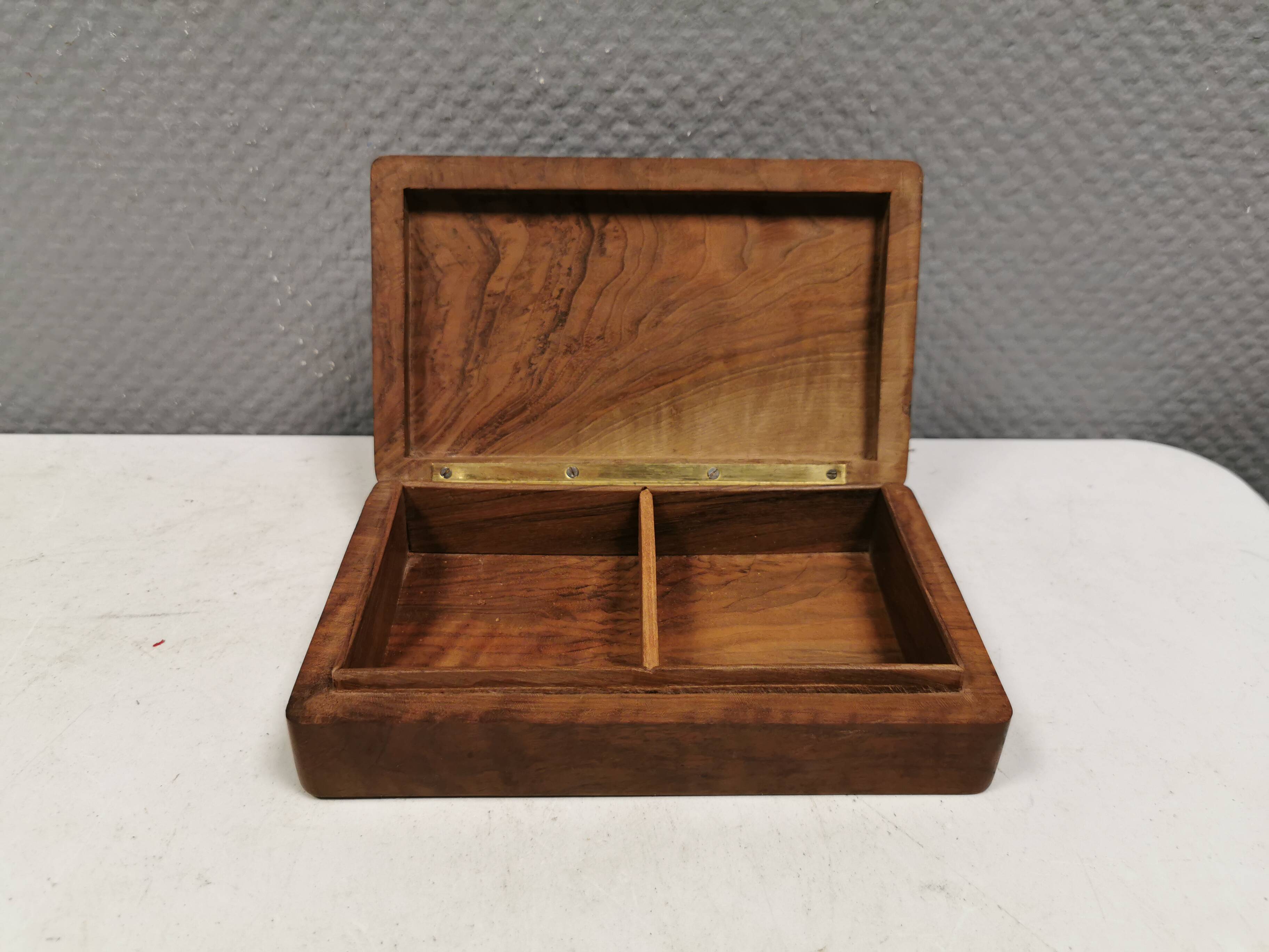 Wooden trinket box for storing jewellery, cigarettes or similar items.