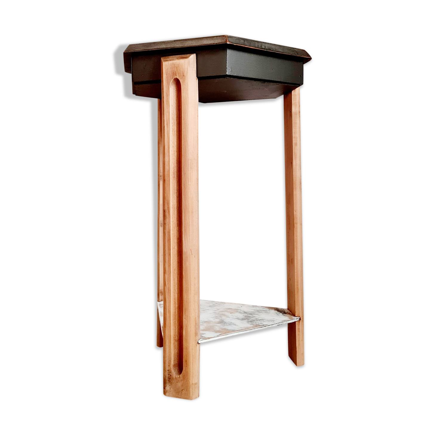 Worker - renovated antique jewelry furniture