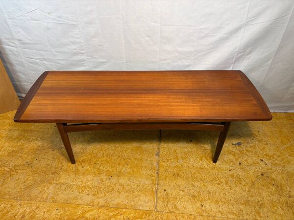 Table basse G-Plan Brasilia en teck et afromosia, années 1960. Cette élégante table basse