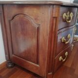 BORDELAISE chest of drawers curved in mahogany from the 18th century