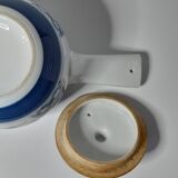 Japanese Kyūsu teapot in Arita porcelain, Imari floral decoration.