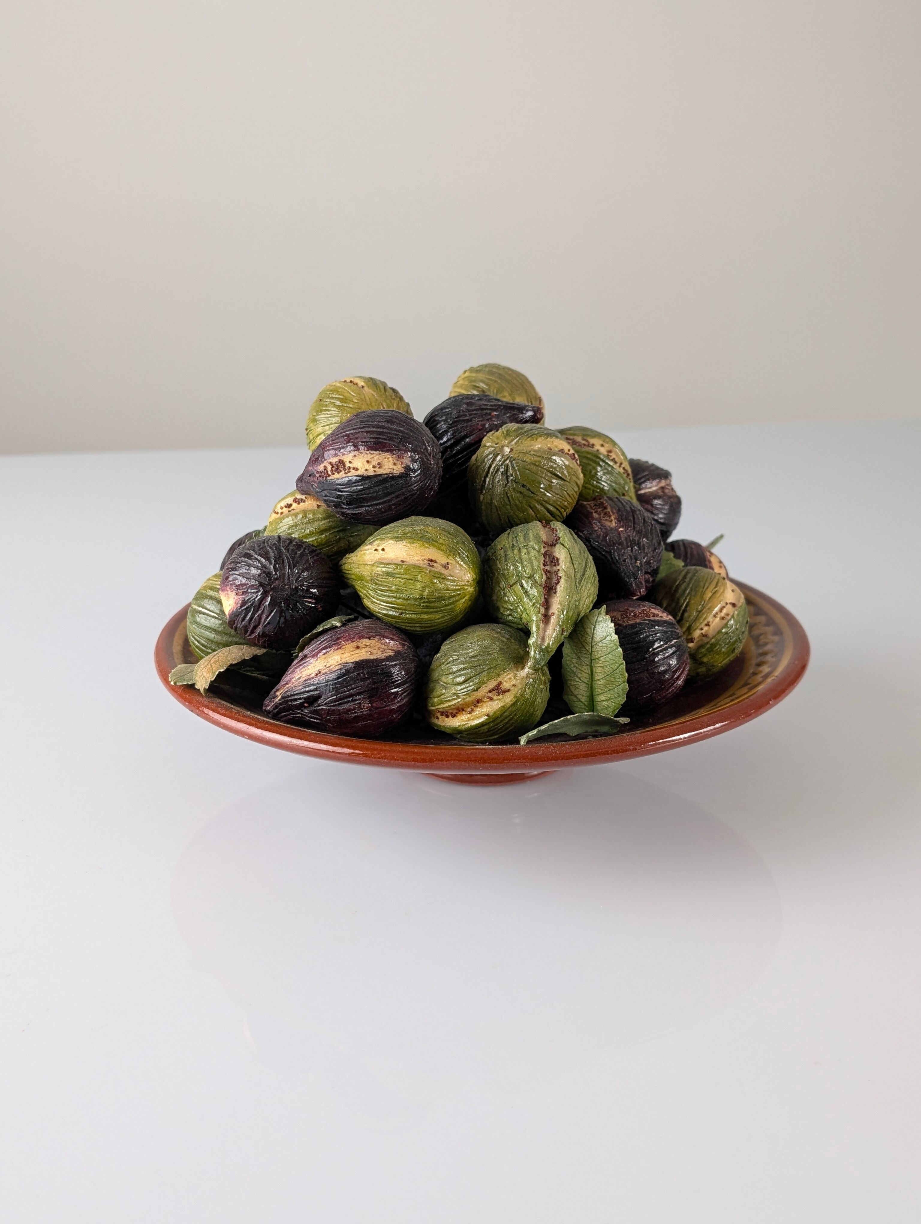 Trompe-l'œil fig plate in bread crumb ceramic, Andalusia, 1950s