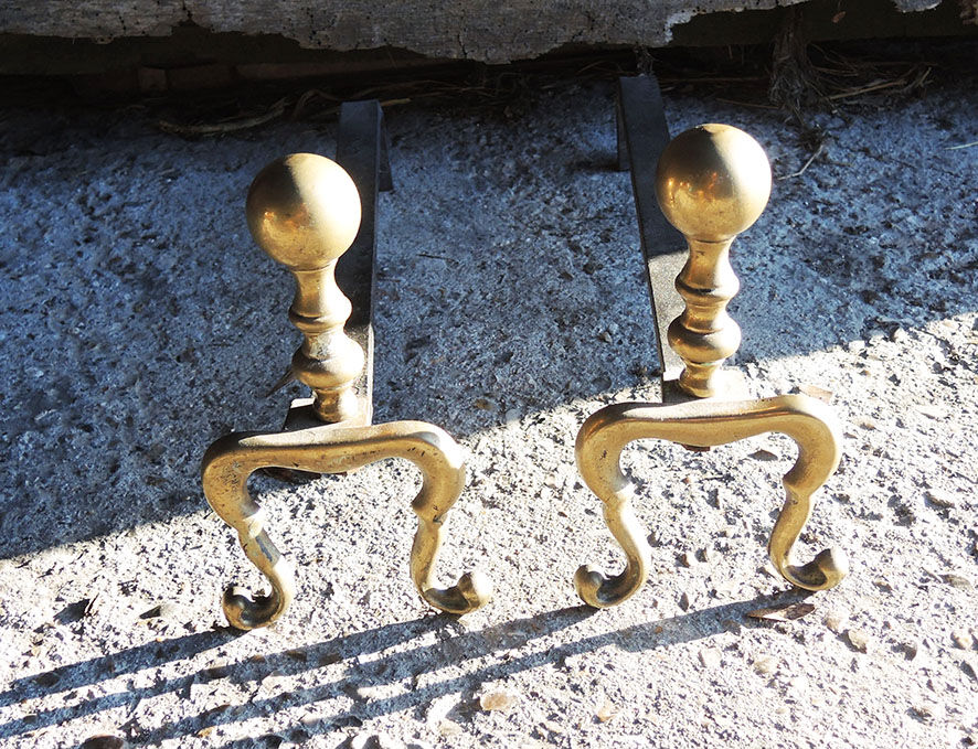 Old brass chenets foot in cabriole